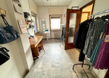 Interno non residenziale - Negozio via Roma, 24, Perosa Argentina - foto 10