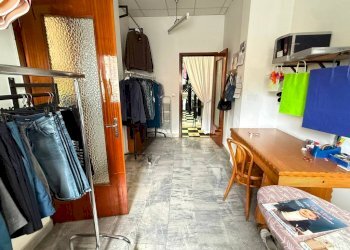 Interno non residenziale - Negozio via Roma, 24, Perosa Argentina - foto 11