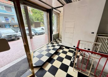 Interno non residenziale - Negozio via Roma, 24, Perosa Argentina - foto 5