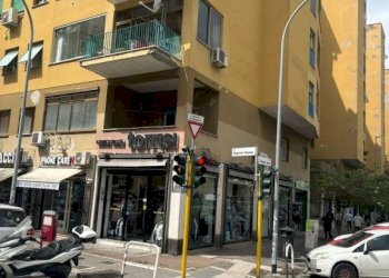 Facciata - Shop via Calpurnio Fiamma, 69, Roma - photo 6