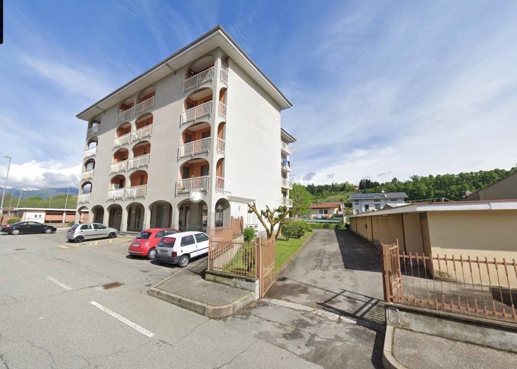 Facciata - Appartamento piazza Ferdinando Avogadro di Collobiano, 6, Vigliano Biellese - foto 2