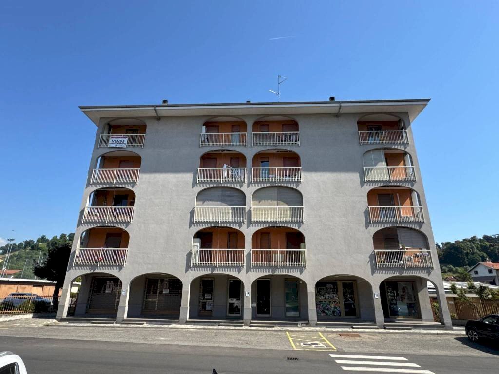 Facciata - Appartamento piazza Ferdinando Avogadro di Collobiano, 6, Vigliano Biellese - foto 1