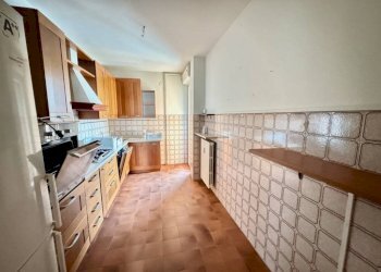 Cucina - Appartamento piazza Ferdinando Avogadro di Collobiano, 6, Vigliano Biellese - foto 4