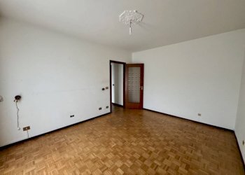 Camera da letto - Appartamento piazza Ferdinando Avogadro di Collobiano, 6, Vigliano Biellese - foto 24