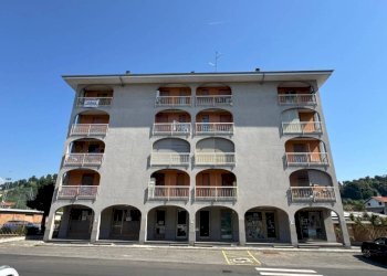 Facciata - Appartamento piazza Ferdinando Avogadro di Collobiano, 6, Vigliano Biellese - foto 1