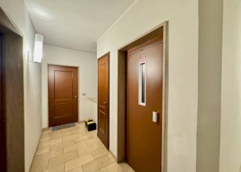 Ascensori - Appartamento piazza Ferdinando Avogadro di Collobiano, 6, Vigliano Biellese - foto 4