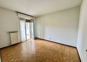 Camera da letto - Appartamento piazza Ferdinando Avogadro di Collobiano, 6, Vigliano Biellese - foto 15