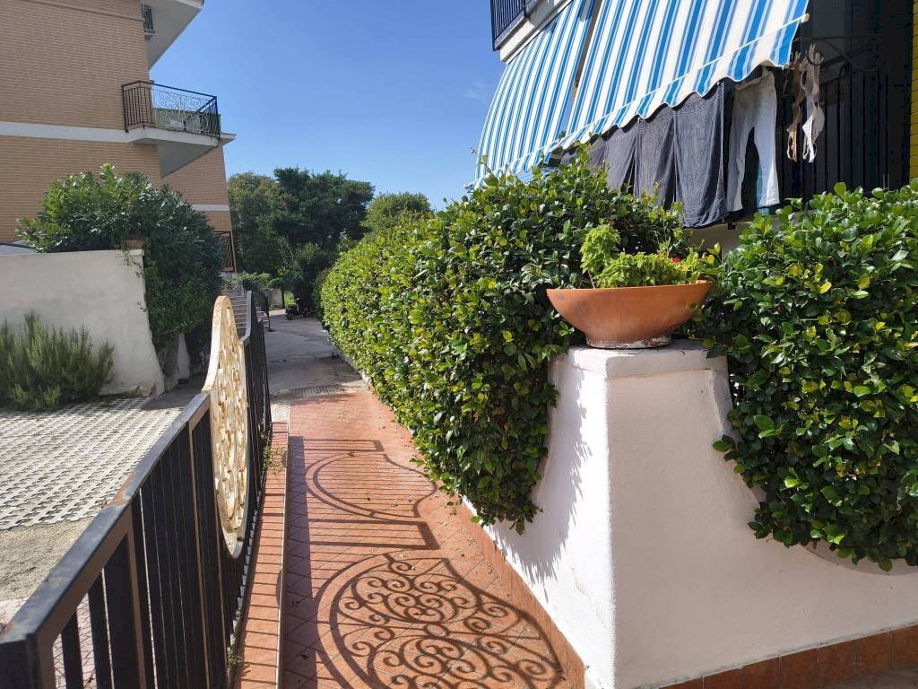 Cortile interno - Trilocale via Campitelli, 20, Portici - foto 1