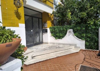 Cortile interno - Trilocale via Campitelli, 20, Portici - foto 3