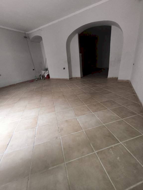 Stanza non arredata - Negozio via Università, Portici - foto 1