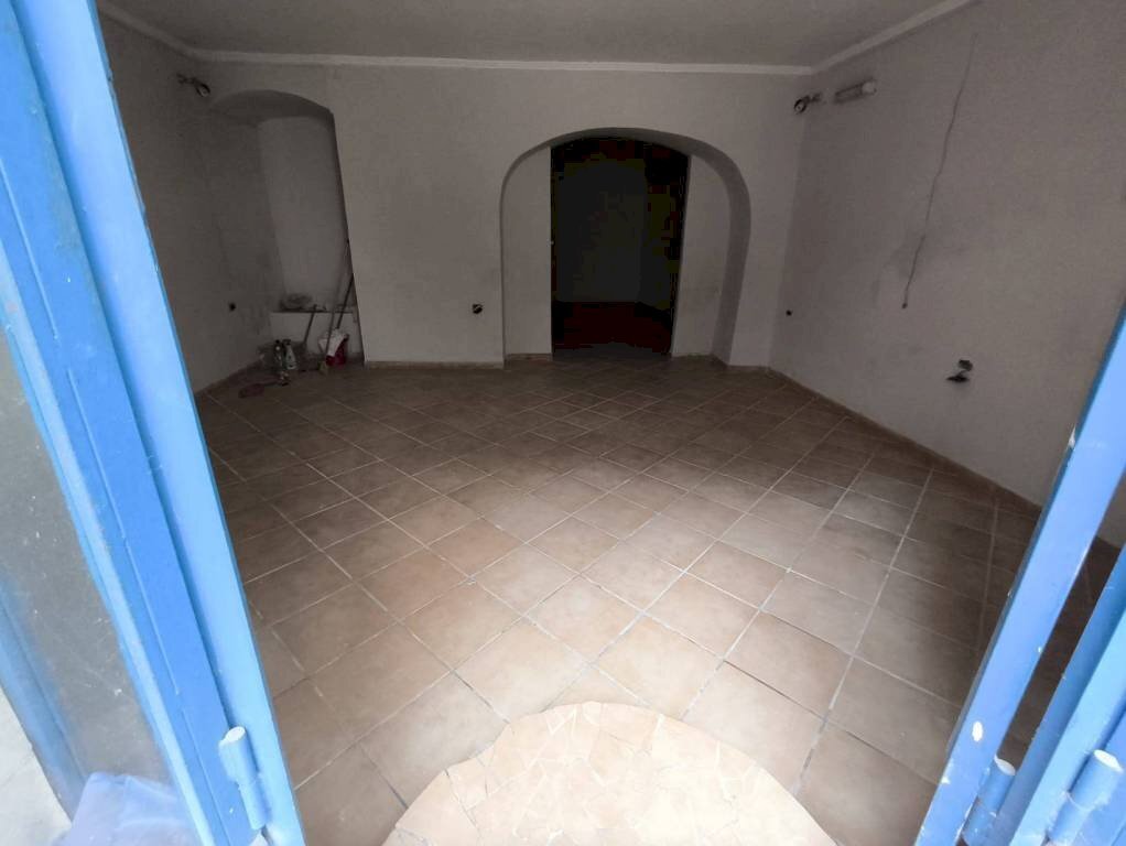 Stanza non arredata - Negozio via Università, Portici - foto 2