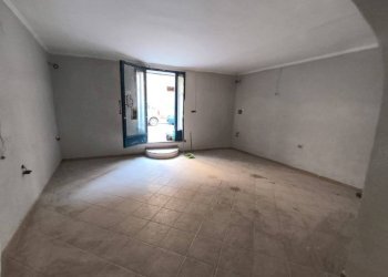 Stanza non arredata - Negozio via Università, Portici - foto 5