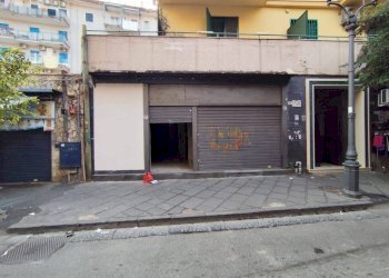 Facciata - Negozio via Guglielmo Marconi, Portici - foto 4