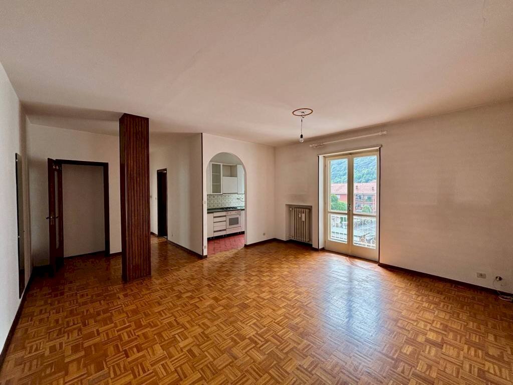 Soggiorno - Bilocale corso Antonio Gramsci, 23, Torre Pellice - foto 2