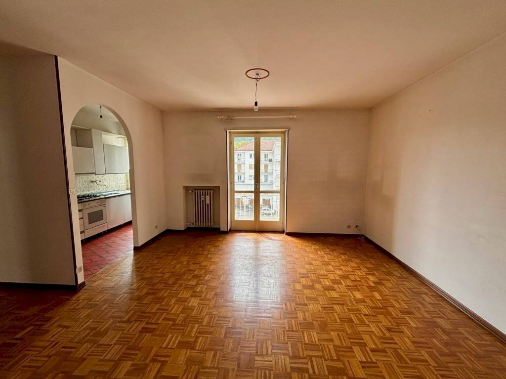 Soggiorno - Bilocale corso Antonio Gramsci, 23, Torre Pellice - foto 3