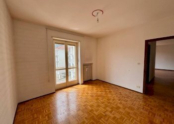 Camera da letto - Bilocale corso Antonio Gramsci, 23, Torre Pellice - foto 20