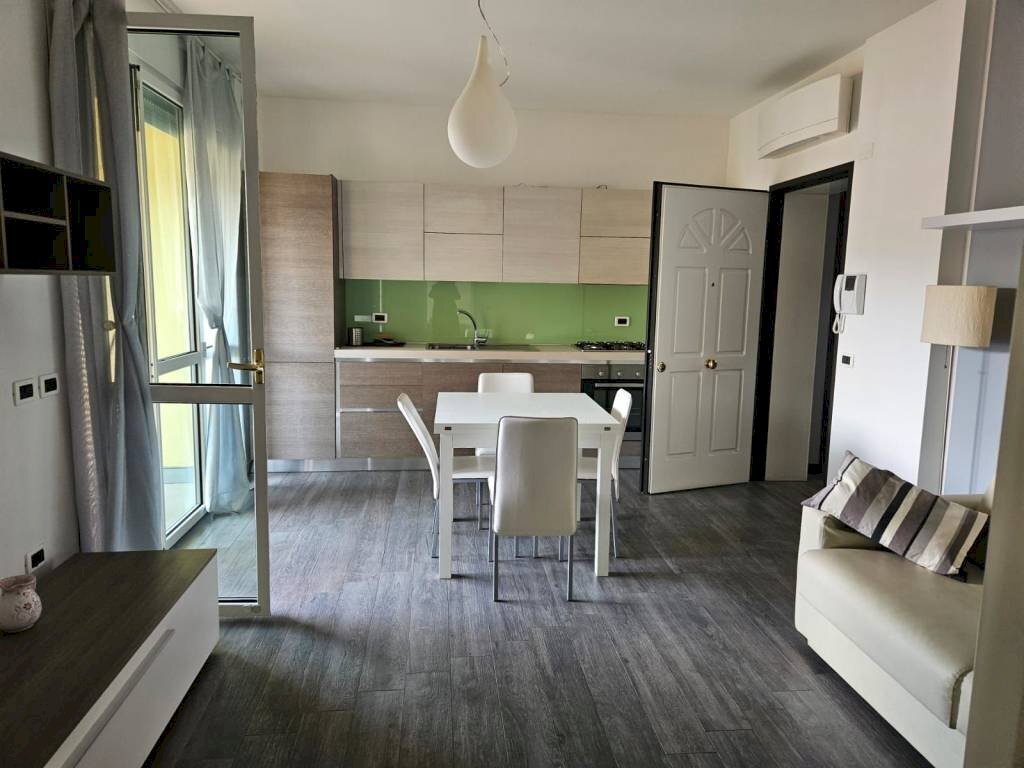 Soggiorno - Bilocale via Giorgio Cencetti, 10, Bologna (zona Massarenti) - foto 3