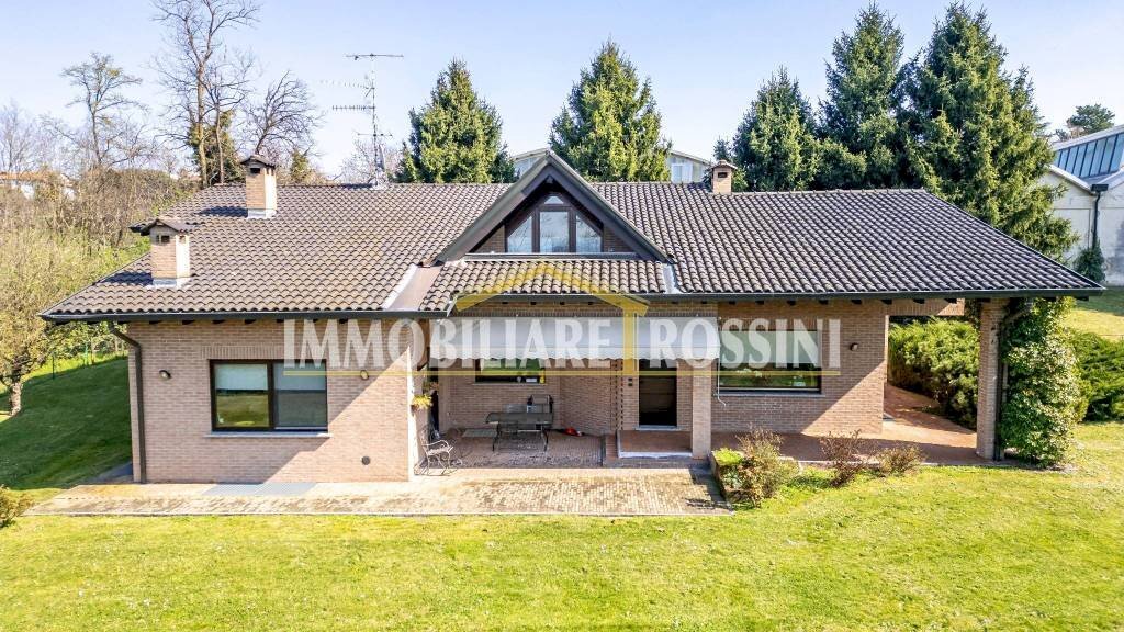 Facciata - Villa via Enrico Fermi, 18, Sumirago - foto 1