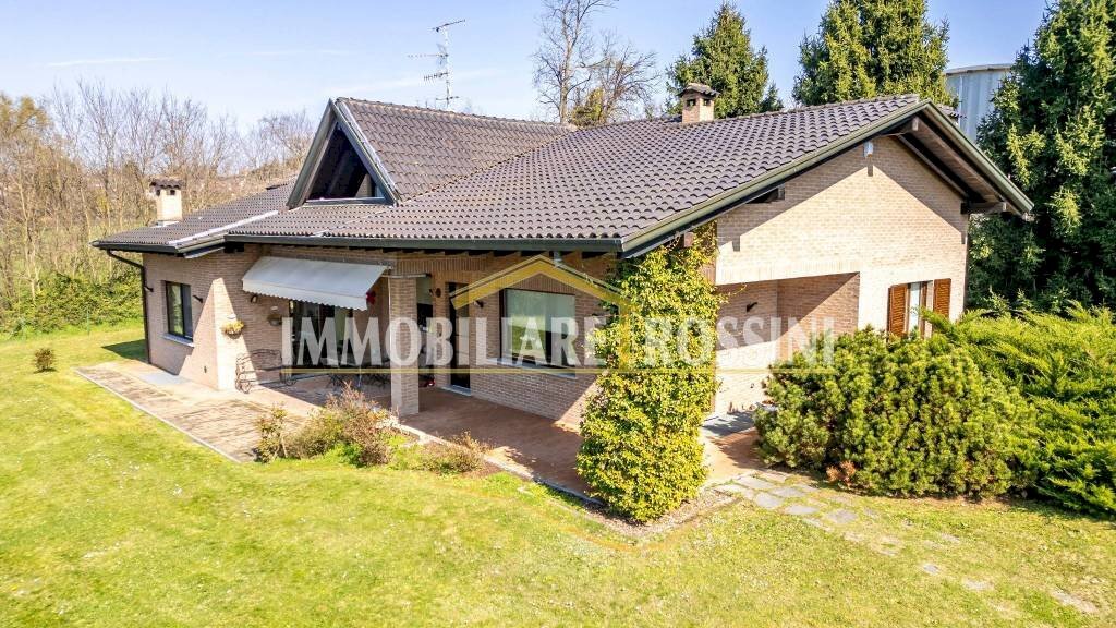 Facciata - Villa via Enrico Fermi, 18, Sumirago - foto 2