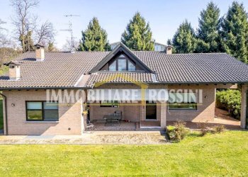 Facciata - Villa via Enrico Fermi, 18, Sumirago - foto 1