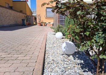 Cortile interno - Trilocale via Vecchia di Cuneo, 11, Borgo San Dalmazzo - foto 2