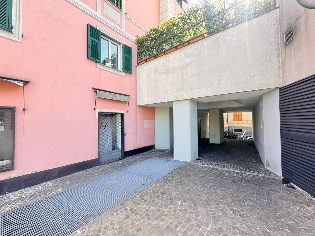 Cortile interno - Shop via Caprera, 7r, Genova (neighborhood Quarto) - photo 3
