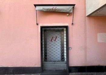 Facciata - Negozio via Caprera, 7r, Genova (zona Quarto) - foto 1