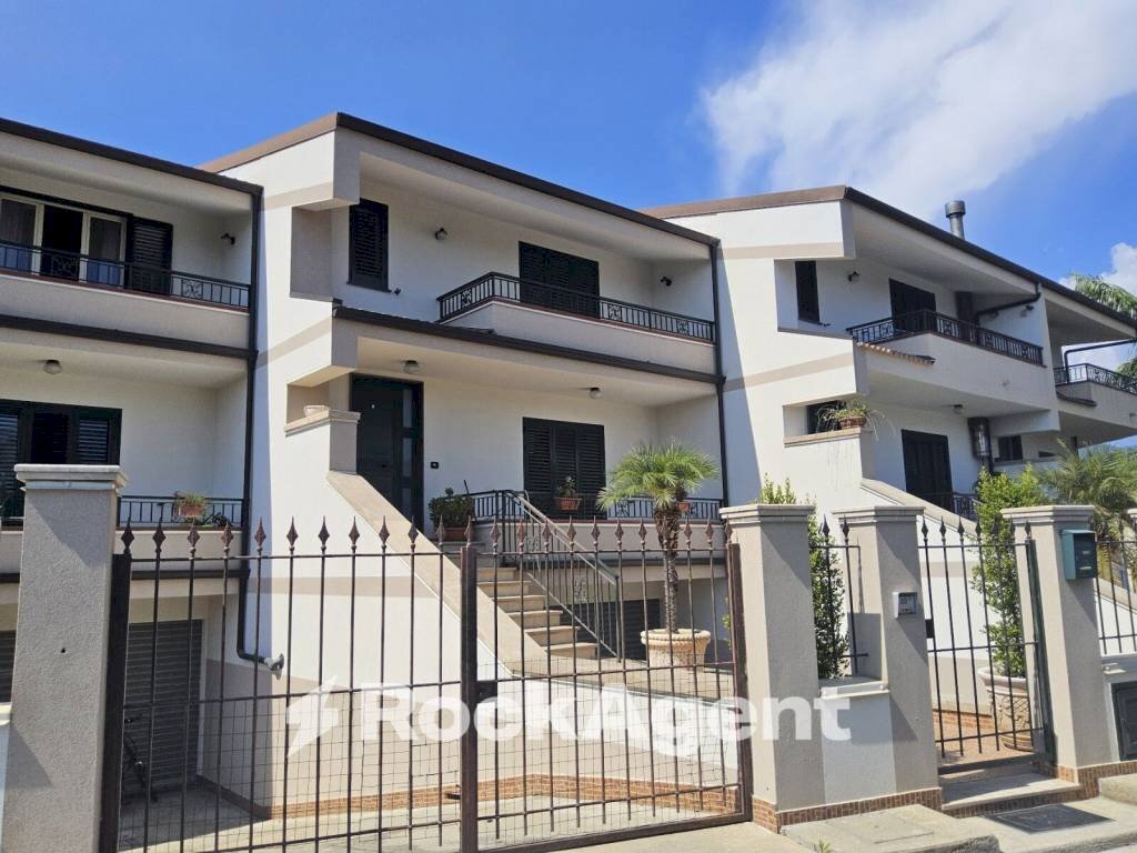 Facciata - Villa a Schiera contrada Cardusa, Gioiosa Ionica - foto 2