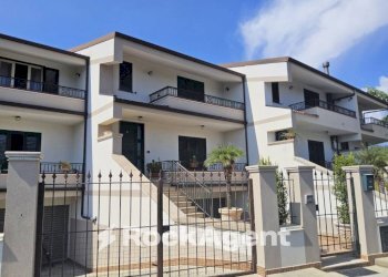 Facciata - Villa a Schiera contrada Cardusa, Gioiosa Ionica - foto 2