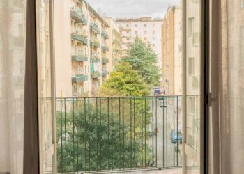 Veranda - Quadrilocale viale di Augusto, 62, Napoli (zona Fuorigrotta) - foto 2