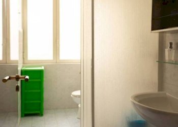 Bagno - Quadrilocale viale di Augusto, 62, Napoli (zona Fuorigrotta) - foto 10