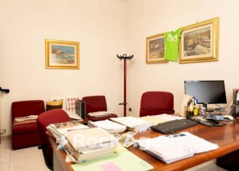 Ufficio - Quadrilocale viale di Augusto, 62, Napoli (zona Fuorigrotta) - foto 12