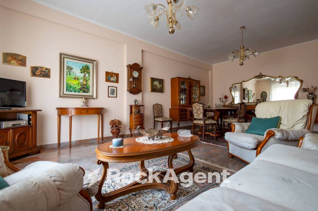 Salone - Appartamento via Vittorio Butera, 14, Catanzaro - foto 3