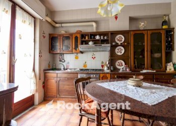 Cucina - Appartamento via Vittorio Butera, 14, Catanzaro - foto 16