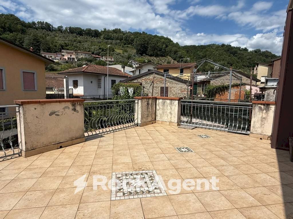 Terrazzo - Quadrilocale via Montebello, Licciana Nardi - foto 2