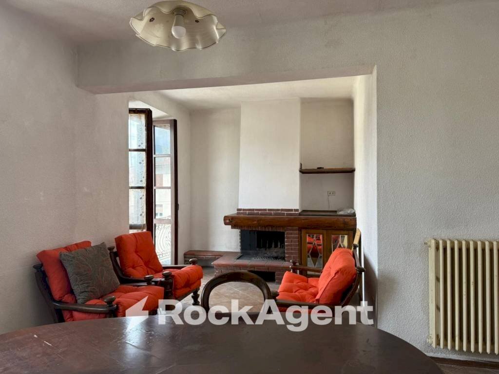 Salone - Quadrilocale via Montebello, Licciana Nardi - foto 3