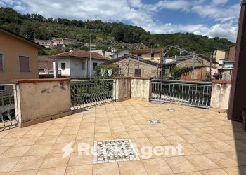 Terrazzo - Quadrilocale via Montebello, Licciana Nardi - foto 2