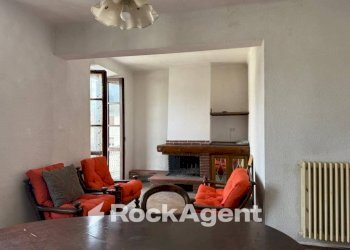 Salone - Quadrilocale via Montebello, Licciana Nardi - foto 3