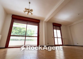 Salone - Three-room apartment via Magenta, 13A, Catanzaro - photo 7