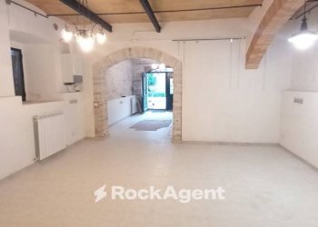 Interno non residenziale - Negozio via Camponocecchio 15, Genga - foto 4