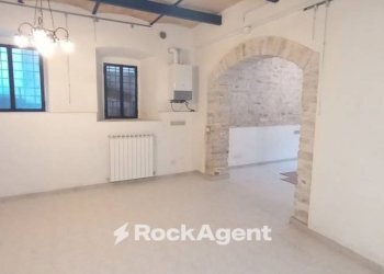 Interno non residenziale - Negozio via Camponocecchio 15, Genga - foto 5