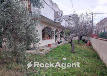 Giardino - Villa via G. D'Annunzio, 4, Catignano - foto 17