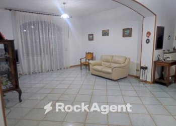 Salone - Villa via G. D'Annunzio, 4, Catignano - foto 20