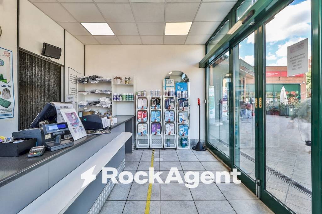 Interno non residenziale - Negozio via Amilcare Ponchielli, 23, Bologna (zona Savena) - foto 2