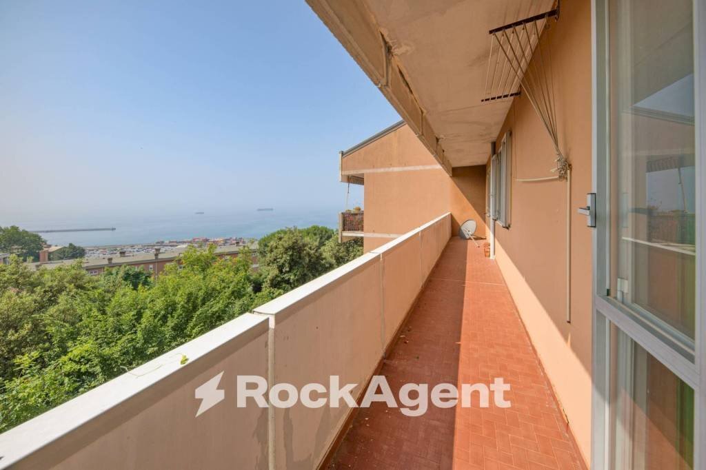 Balcone - Quadrilocale via della Benedicta, Genova (zona Voltri) - foto 1