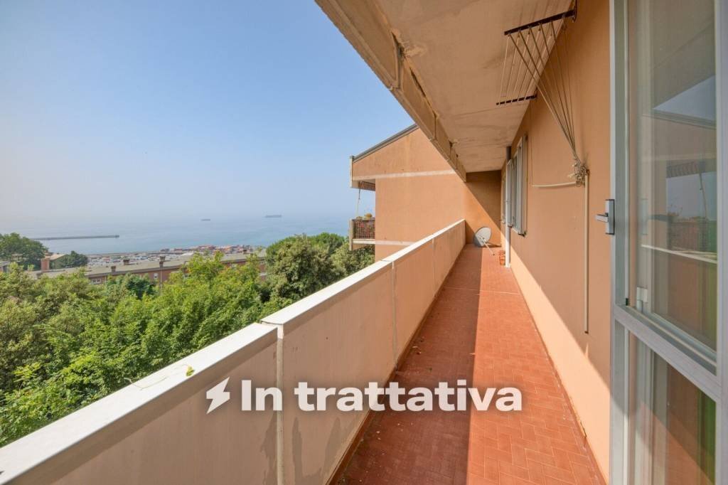 Balcone - Quadrilocale via della Benedicta, Genova (zona Voltri) - foto 2