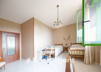 Camera da letto - Quadrilocale via della Benedicta, Genova (zona Voltri) - foto 8