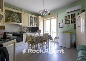 Cucina - Quadrilocale via Monsignor Armando Fares, 21, Catanzaro - foto 3