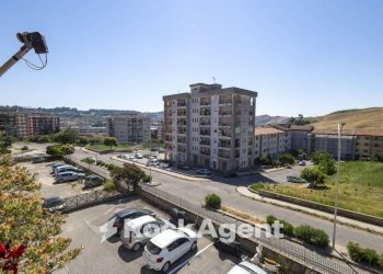 Vista - Quadrilocale via Monsignor Armando Fares, 21, Catanzaro - foto 28