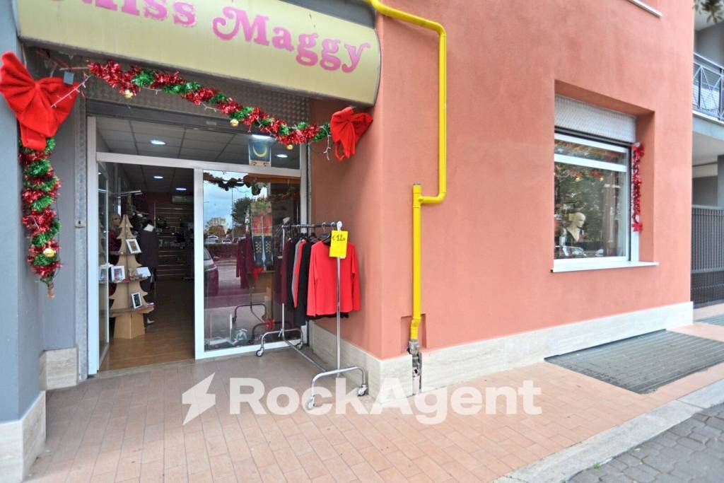Ingresso - Negozio via Inghilterra, 116, Aprilia - foto 1